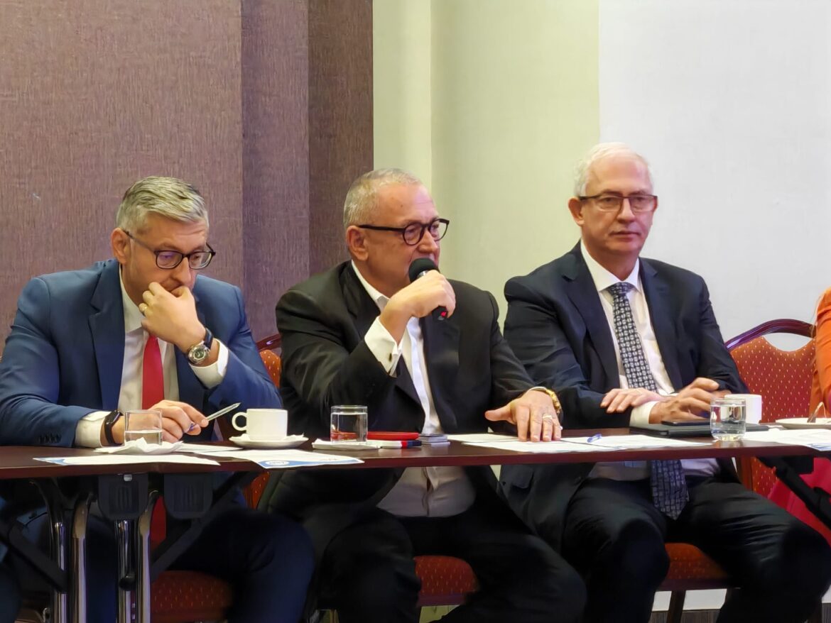 COMUNICAT DE PRESĂ – Întâlnire în premieră între Asociatia Națională a Agențiilor de Turism, Asociația Aeroporturilor din România și companiile aeriene pentru îmbunătățirea experienței pasagerilor